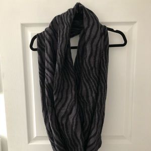 Aritzia black and grey scarf